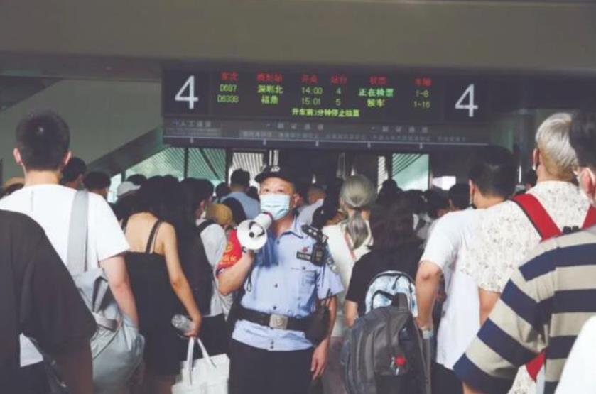 這名保安被破格錄用為人民警察！而且成長(zhǎng)為“公安英?！? title=