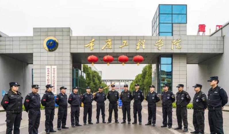 保安隊長鐘守?。何覀兪切@防疫的最前線