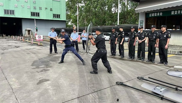 警企聯(lián)防，保障安全-廣東威遠(yuǎn)保安公司開展防暴演練活動(dòng)